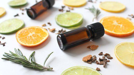 迷迭香精油為何這么受歡迎？因其被多個(gè)行業(yè)廣泛使用